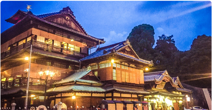 'Dogo Onsen' is the most popular place in Ehime. It is supposed to be the oldest hot spring in Japan. It has two other onsens which called 'Tubaki no yu' and 'Asuka no yu'. After taking an onsen, you can enjoy sightseeing and shopping around the Dogo-shopping- street. We're sure that you can feel relaxed and heal yourself.